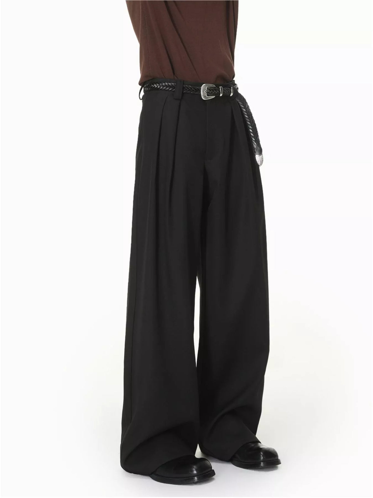 The Mercer Pleated Trouser by Lane & Aston, detail view